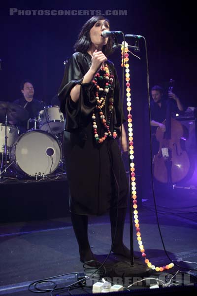 SARAH BLASKO - 2010-12-04 - PARIS - Cafe de la Danse - 